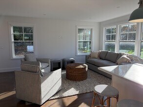 35 Sloop St in Jamestown, RI - Building Photo - Building Photo
