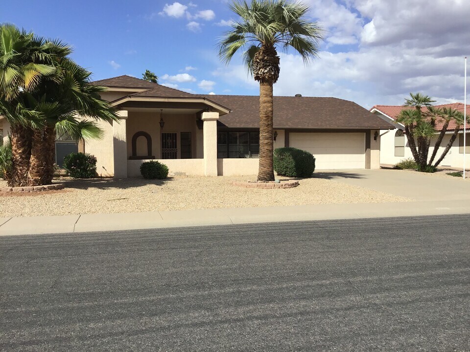 14610 W Ravenswood Dr in Sun City West, AZ - Building Photo