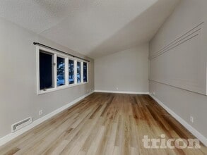 8140 49th Ave N in Minneapolis, MN - Building Photo - Building Photo