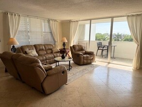 3640 N Ocean Dr in Riviera Beach, FL - Building Photo - Building Photo