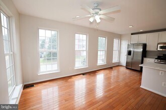 18391 Sierra Springs Square in Leesburg, VA - Building Photo - Building Photo
