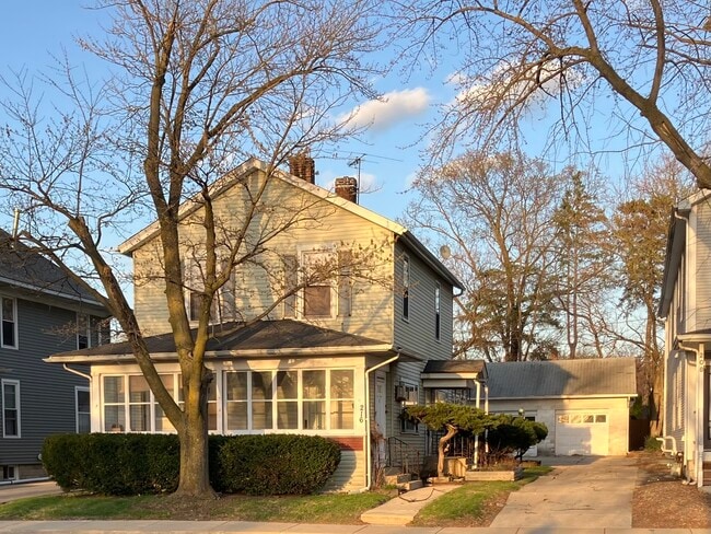property at 216 N Washington St