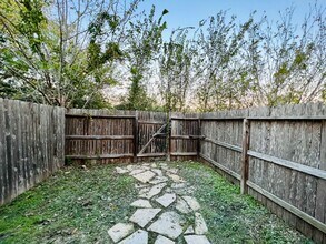 10718 Mathom Landing in Universal City, TX - Building Photo - Building Photo