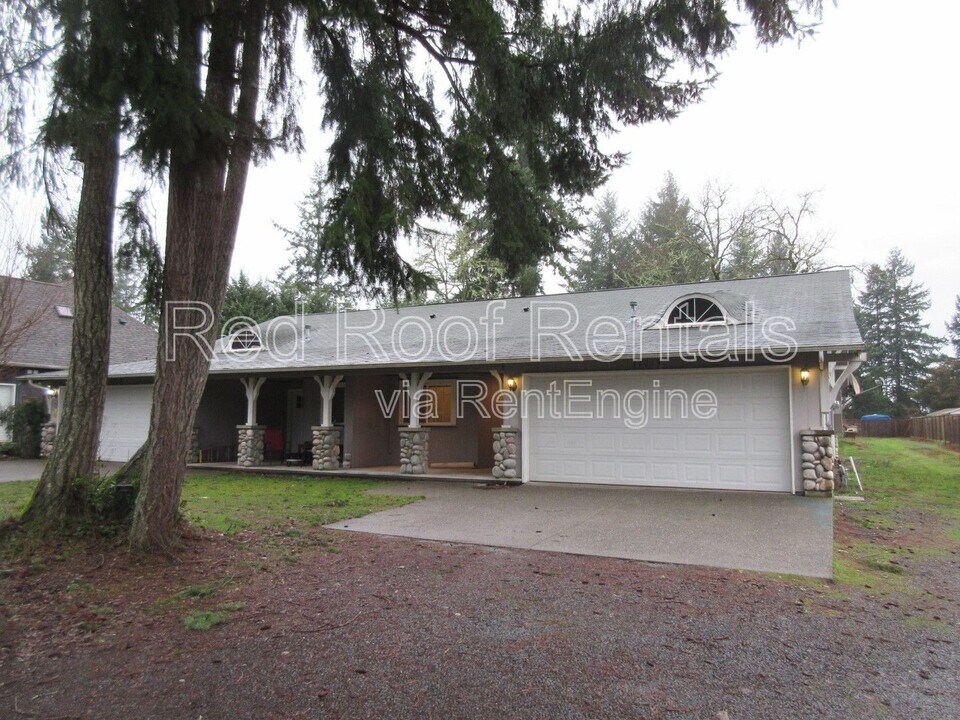 17019 Spanaway Loop Rd S in Spanaway, WA - Building Photo