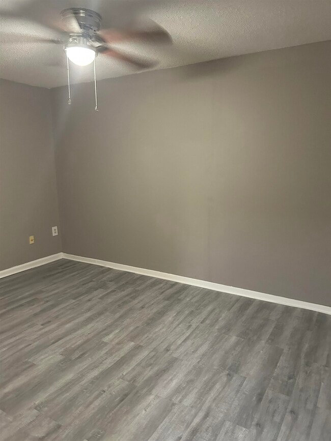 3635 Chesterwood Dr in Memphis, TN - Building Photo - Building Photo