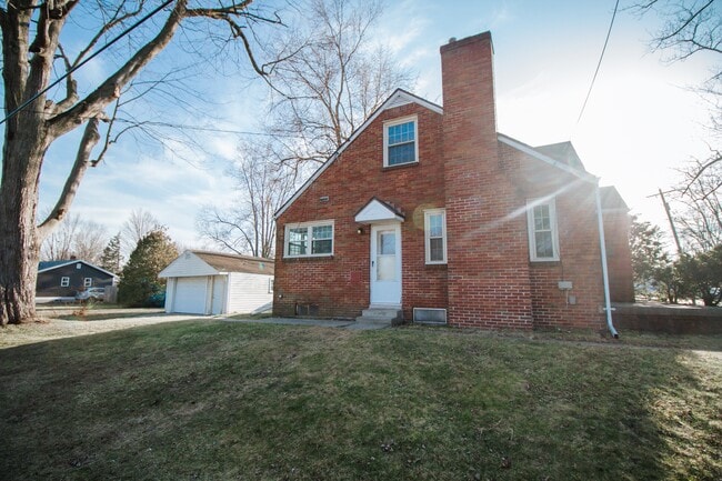 2303 Mellwood Ave in Toledo, OH - Building Photo - Building Photo