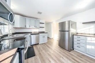 14 Old Mayfair Rd in Dennis, MA - Building Photo - Building Photo