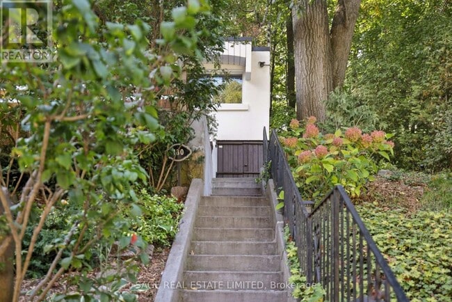 130 Neville Park Blvd in Toronto, ON - Building Photo - Building Photo