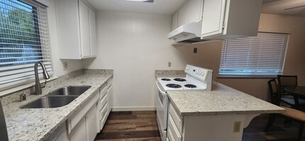 5821 Lonsdale Dr in Sacramento, CA - Building Photo - Building Photo