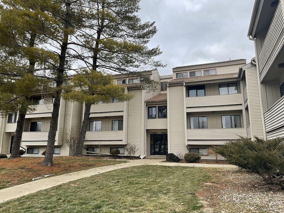 2007 Melrose Dr, Unit B in Champaign, IL - Foto de edificio