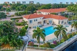 600 Lambiance Cir in Naples, FL - Building Photo