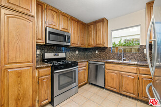 9155 Cedros Ave in Los Angeles, CA - Building Photo - Building Photo