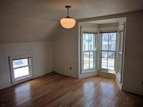 42 Elmwood Ave, Unit 2 in Burlington, VT - Building Photo - Building Photo