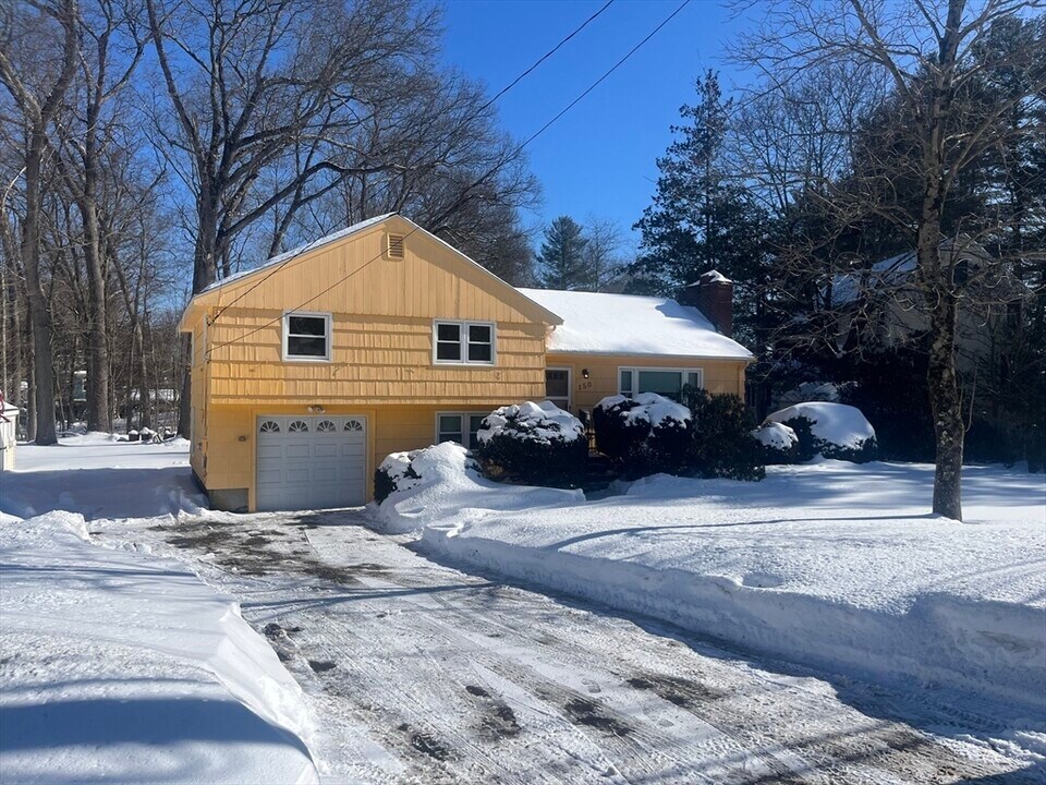 150 Pond St in Sharon, MA - Building Photo