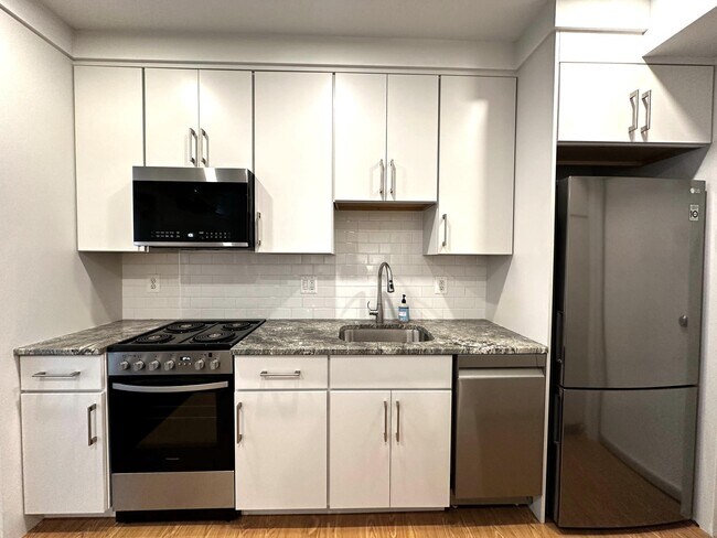 property at 922 N Cleveland St