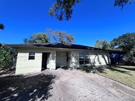 5831 Belneath St in Houston, TX - Building Photo