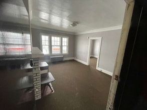 1801 Stanwood Rd in East Cleveland, OH - Foto de edificio - Building Photo