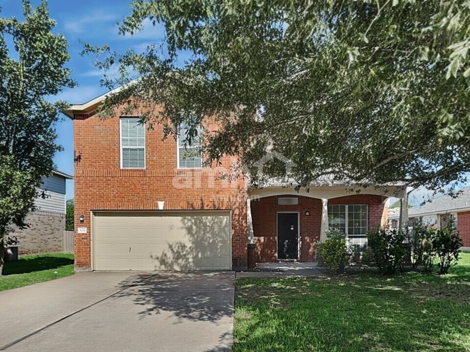 109 Castle Dr in Hutto, TX - Foto de edificio