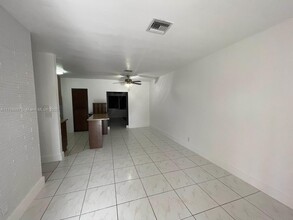 1011 Avenue F in West Palm Beach, FL - Building Photo - Building Photo