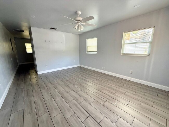 3005 Hawthorne St in Sarasota, FL - Building Photo - Building Photo