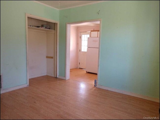 200 Manchester Rd in Arlington, NY - Building Photo - Building Photo