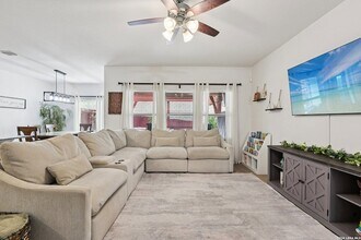 13030 Vista Holw in Live Oak, TX - Foto de edificio - Building Photo