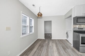 98 School St, Unit 2R in Lowell, MA - Building Photo - Building Photo