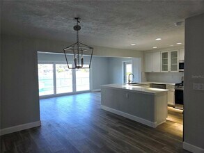 2053 Michigan Ave NE in St. Petersburg, FL - Building Photo - Building Photo