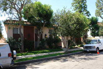 Oak Village Apartments in Canoga Park, CA - Building Photo - Building Photo