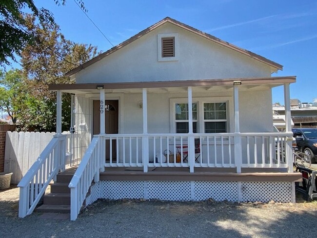 620 1st St