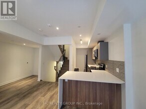 3079 Pharmacy Ave in Toronto, ON - Building Photo - Building Photo