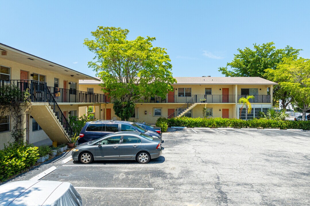 Rita Apts III Condo in Lake Worth Beach, FL - Building Photo