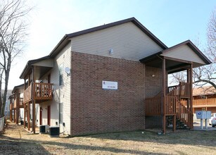520-528 E Harrison St in Springfield, MO - Foto de edificio - Building Photo