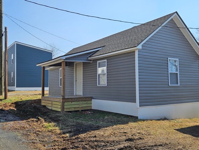 1405 Stebbins St in South Boston, VA - Building Photo - Building Photo
