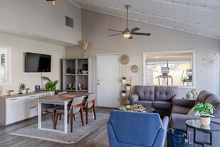 SPRING VILLAS APARTMENTS in Sparks, NV - Building Photo