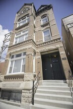 1746 W Beach Ave, Unit 2F in Chicago, IL - Foto de edificio - Building Photo
