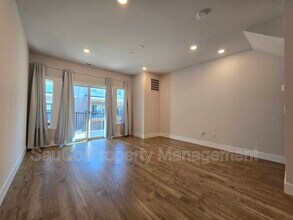 16063 NW Pristine Ln in Portland, OR - Foto de edificio - Building Photo