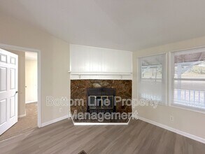 2400 Hart Rd in Charlotte, NC - Building Photo - Building Photo