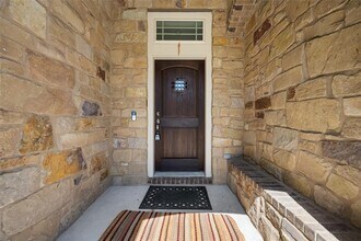 213 Southern Cross Dr in Austin, TX - Foto de edificio - Building Photo
