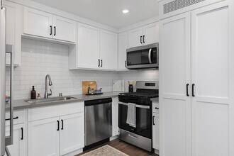 13035 San Fernando Rd in Los Angeles, CA - Building Photo - Building Photo