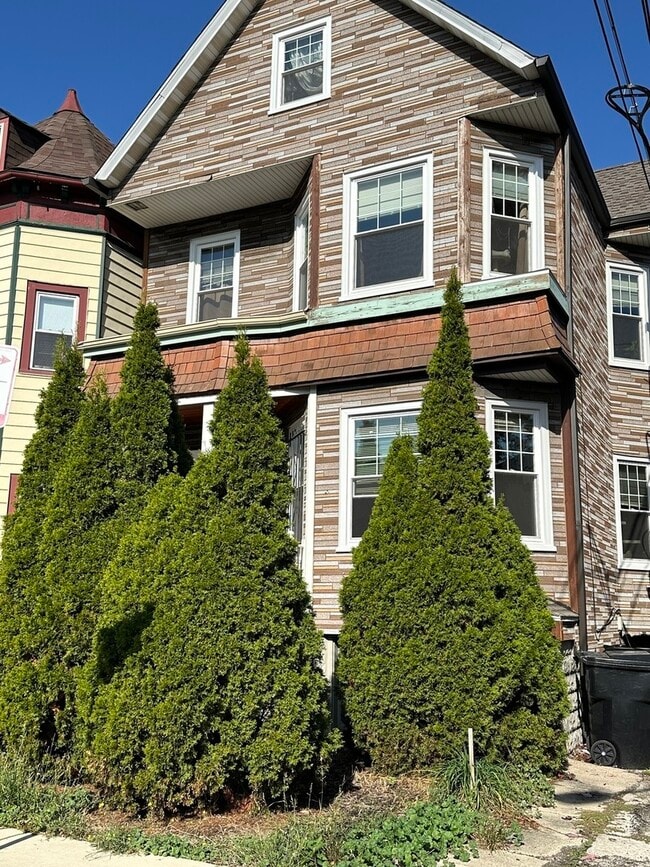 property at 3448 W Drummond Pl