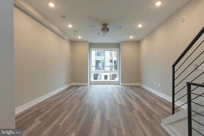 property at 141 W Huntingdon St