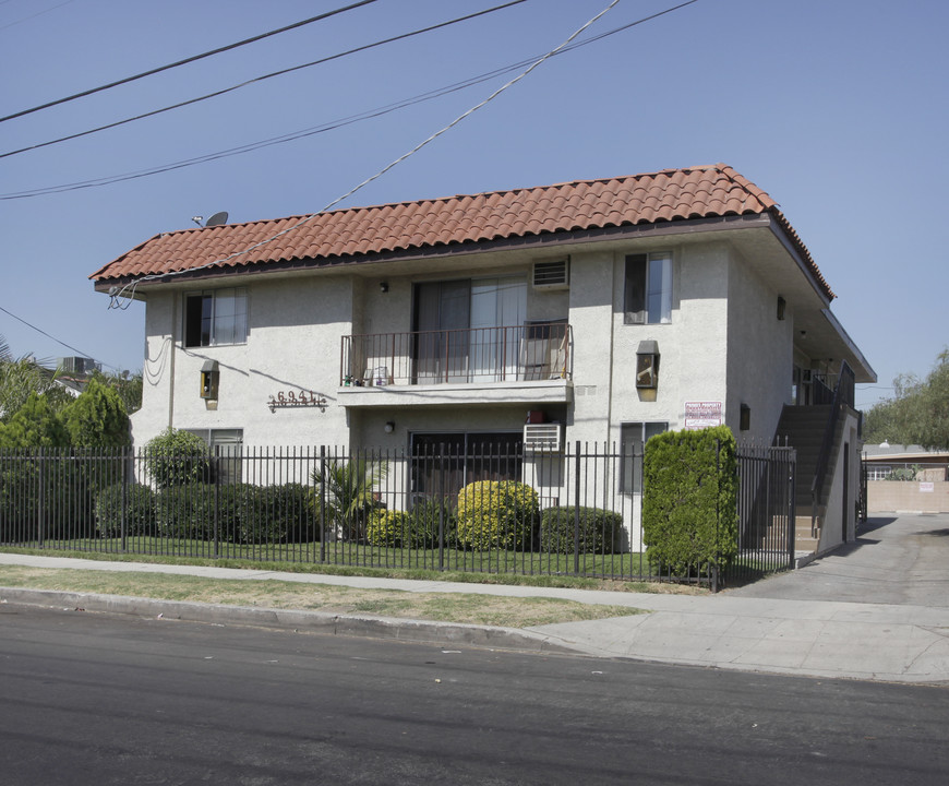 6941 Radford Ave in North Hollywood, CA - Building Photo