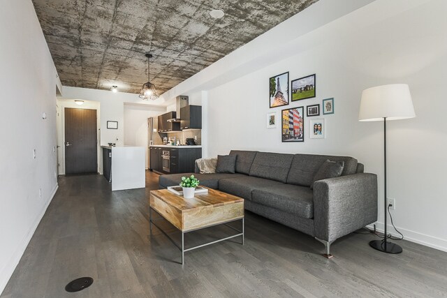 560-560 King St W in Toronto, ON - Building Photo - Building Photo