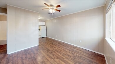 204 Lynn Dr, Unit A in Bryan, TX - Building Photo - Building Photo