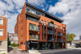 408 Des Seigneurs Rue in Montréal, QC - Building Photo