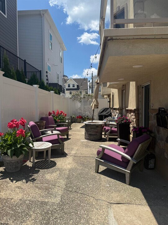 22 S Hillside Ave in Ventnor City, NJ - Building Photo
