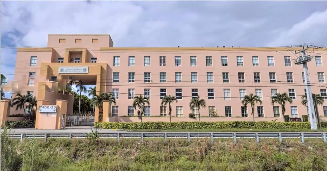7400 W 20th Ave, Unit 213 in Hialeah, FL - Foto de edificio