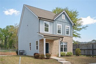1611 Meadow Crossing in East Point, GA - Building Photo - Building Photo