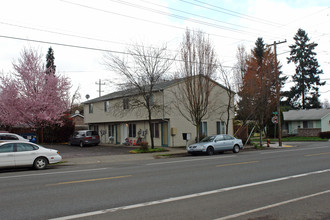 Saint Louis Apartments in Portland, OR - Building Photo - Building Photo